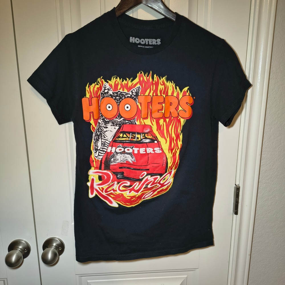 Hooters Racing Graphic T-Shirt Mens Small Black Ripple Junction Owl Fire Car Tee